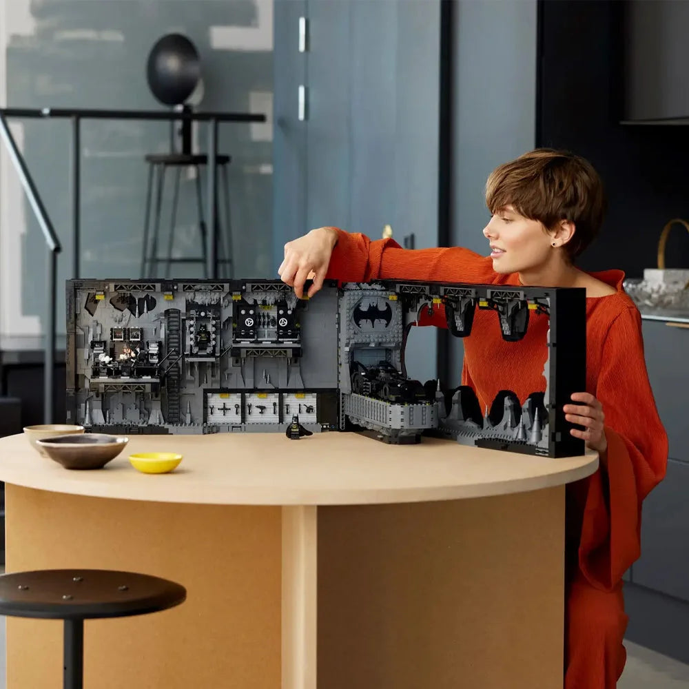 Batman Batcave Shadow Box (76252) Building Blocks 3981PCS w/ 7 Figures Batcave Shadow Box / Included Building Blocks