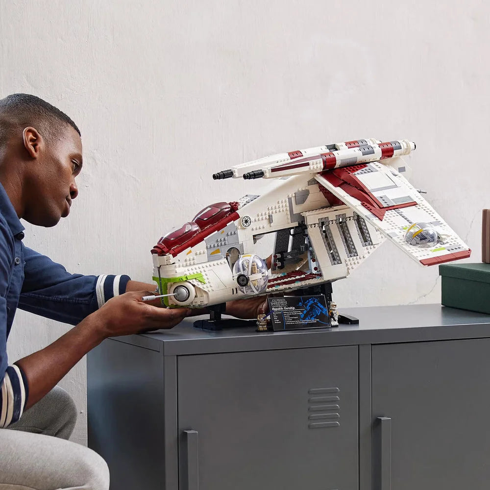 UCS Republic Gunship (75309) Building Blocks w/ 2 Figures 3292PCS Bricks Republic Gunship / Included Building Blocks